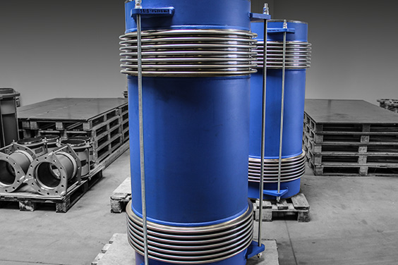 Double bellow expansion joint for lateral movement