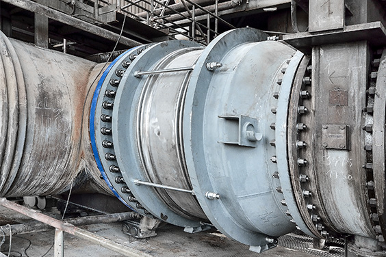 Brick lined expansion pipe bellow with tie rods