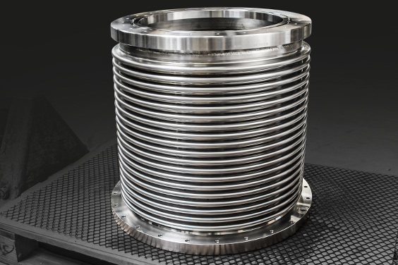 Vacuum-feedthrough-bellow-for-shaft-and-monolith-vessel_ Bellow for particle accelerator and neutron scattering technologies.