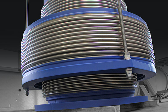 Balance chamber on a pressure balanced expansion joint