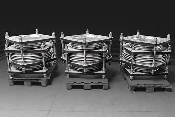 Cryogenic pressure balanced expansion joints