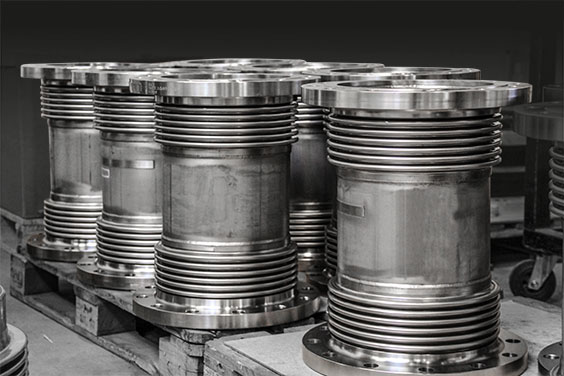 Flexible bellows for an LNG carrier