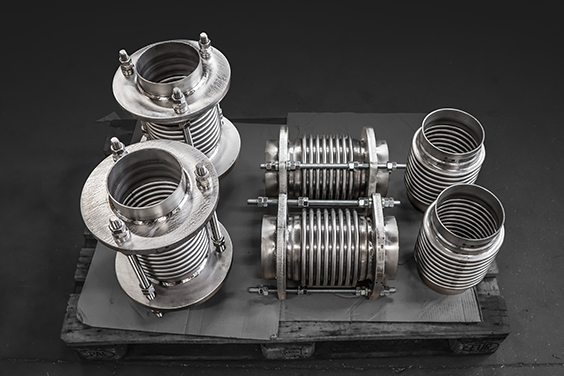 Untied and tied Expansion Joints designed for a launch vehicle feeding line